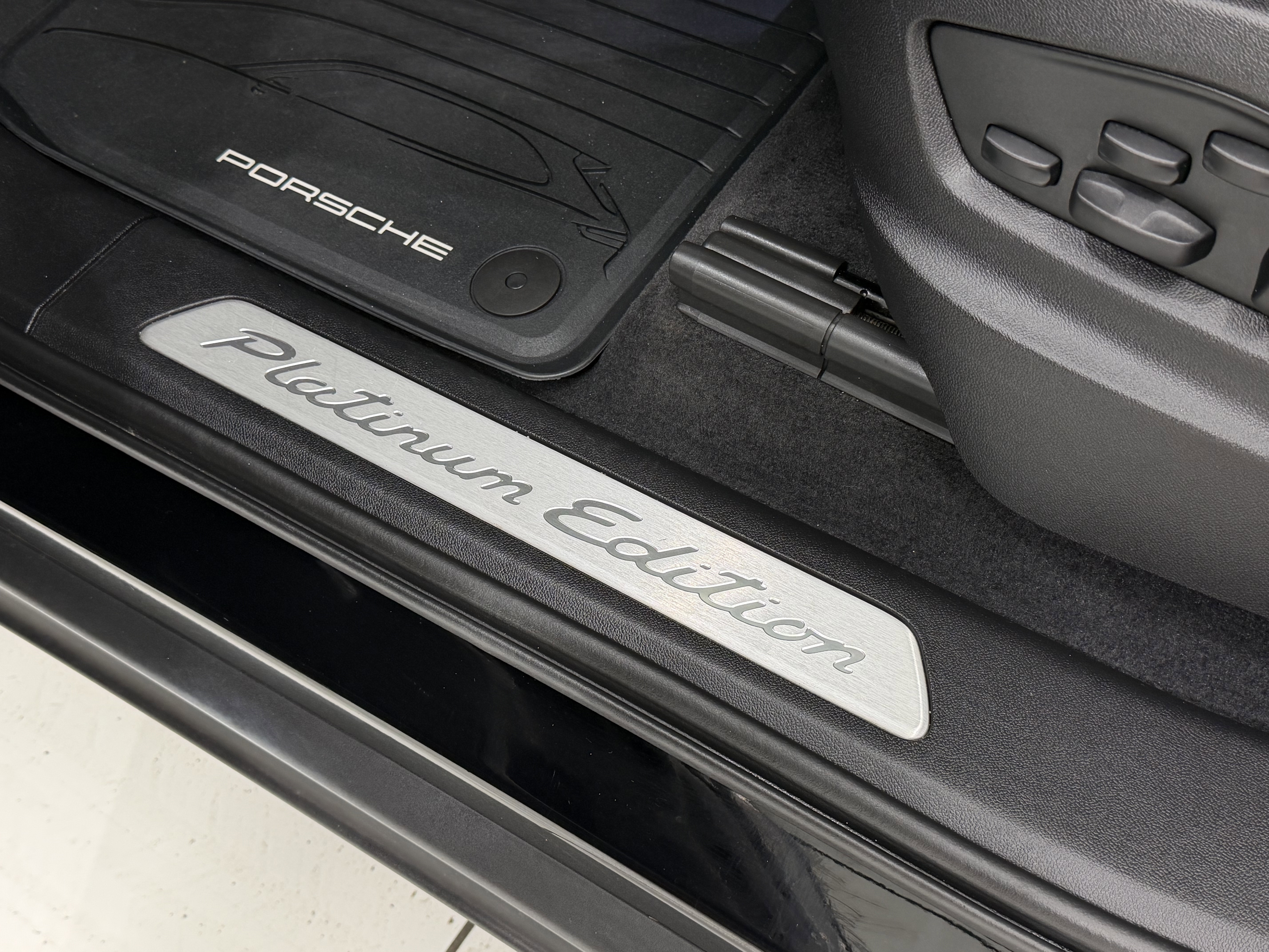 Certified 2022 Porsche Cayenne S image 31