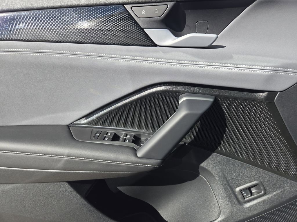 New 2026 Volkswagen Tiguan SE image 18