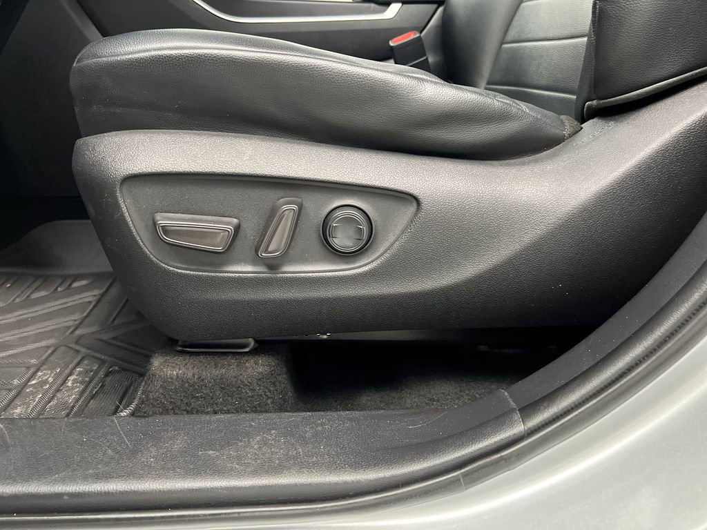 Used 2020 Toyota Highlander XLE image 10