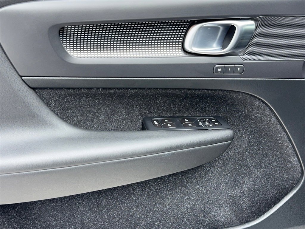 Used 2019 Volvo XC40 T5 R-Design image 38