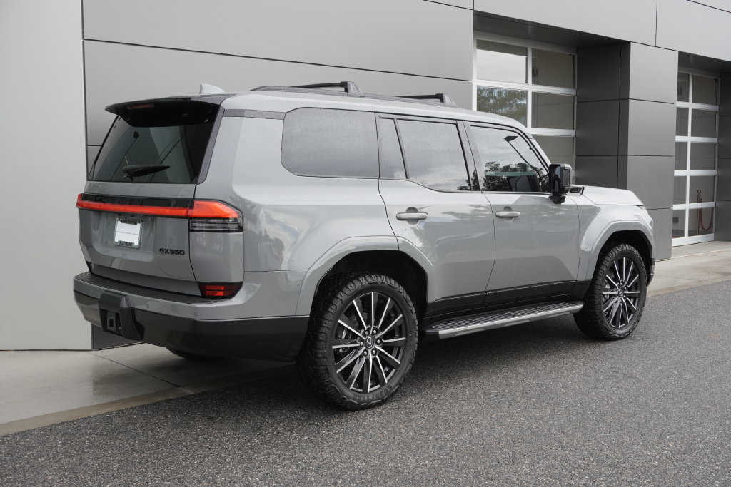 Used 2024 Lexus GX 550 w/ Accessory Package (Z1) AWD/4WD image 4