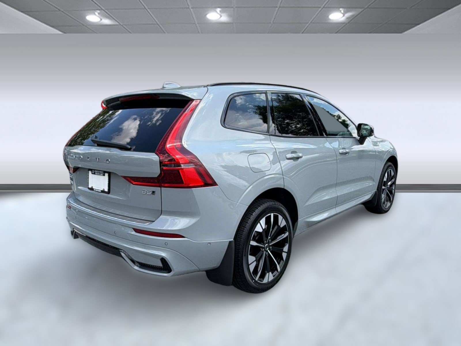 New 2026 Volvo XC60 B5 Plus w/ Climate Package AWD/4WD image 9