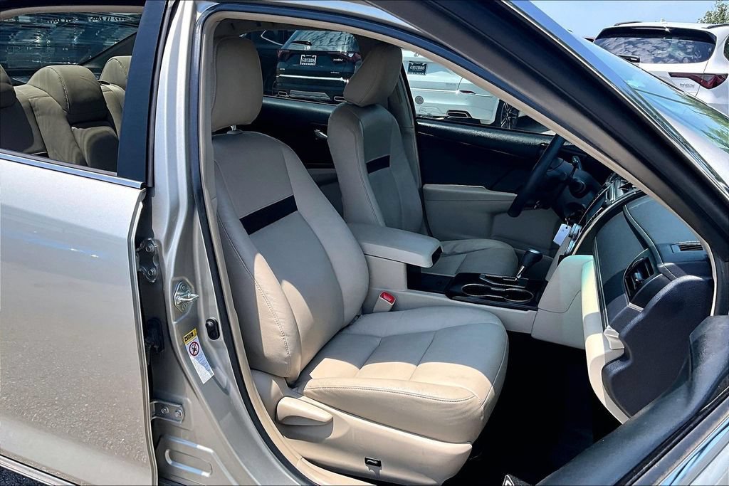 Used 2014 Toyota Camry LE FWD image 3