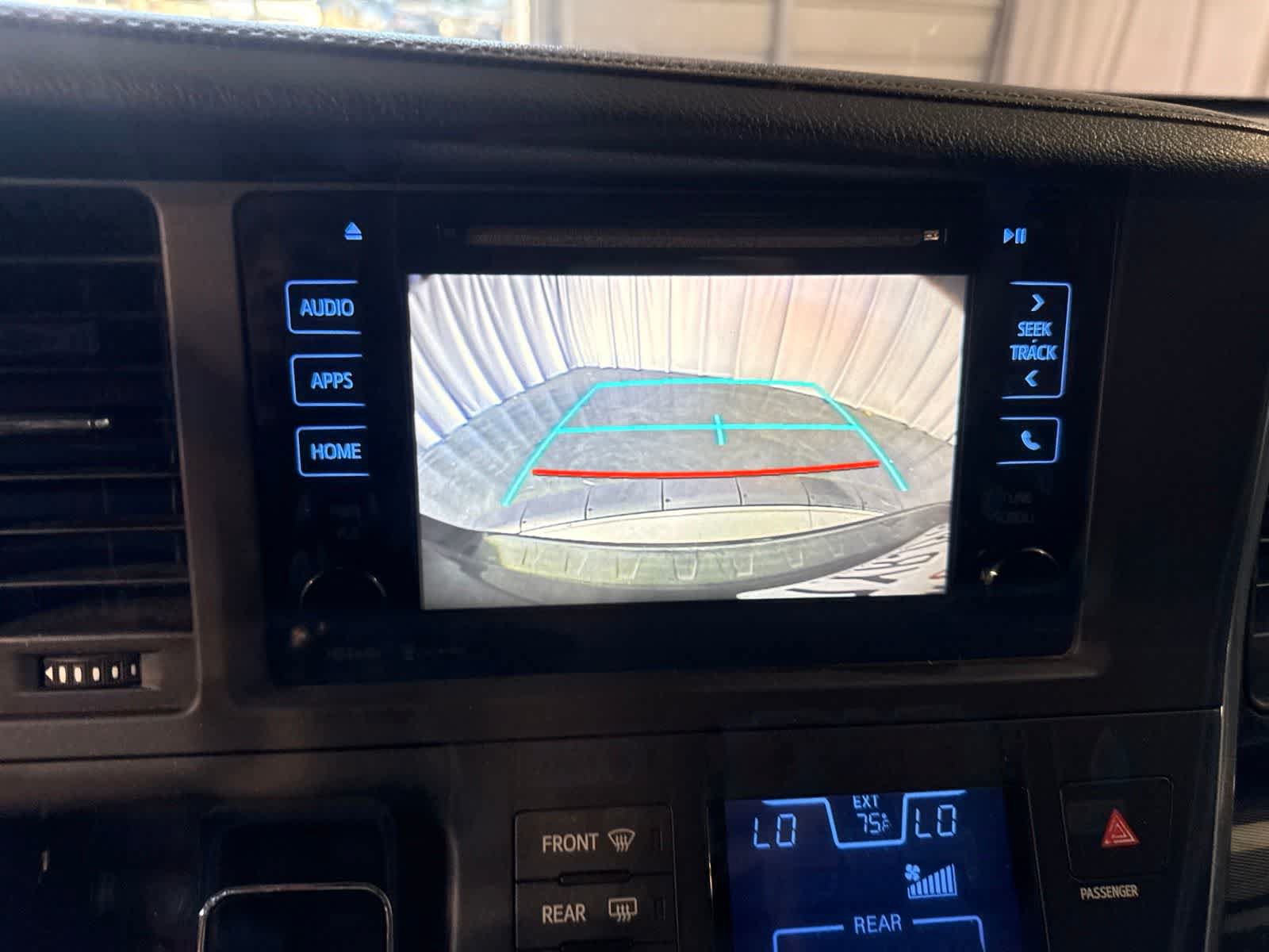 Used 2015 Toyota Sienna SE FWD image 26