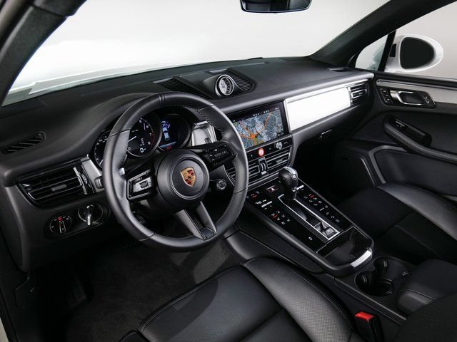Certified 2026 Porsche Macan AWD/4WD image 4