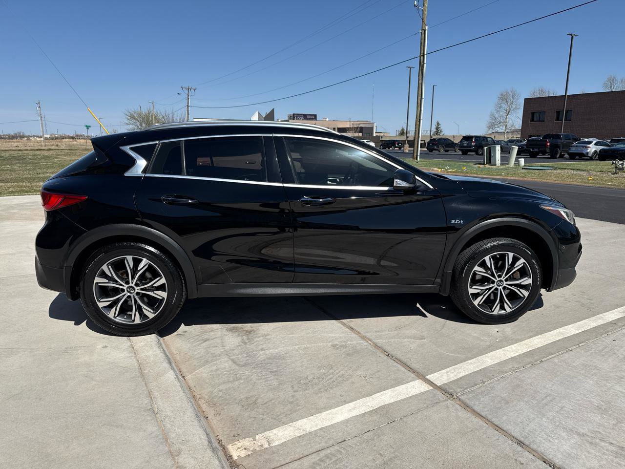 Used 2017 INFINITI QX30 Premium w/ Navigation Package image 8