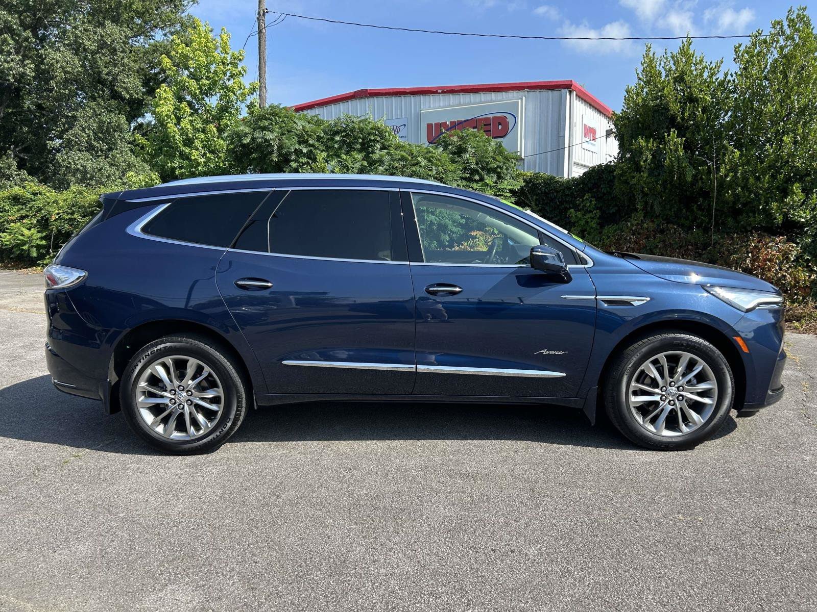 Used 2024 Buick Enclave Avenir w/ Avenir Technology Package FWD image 2