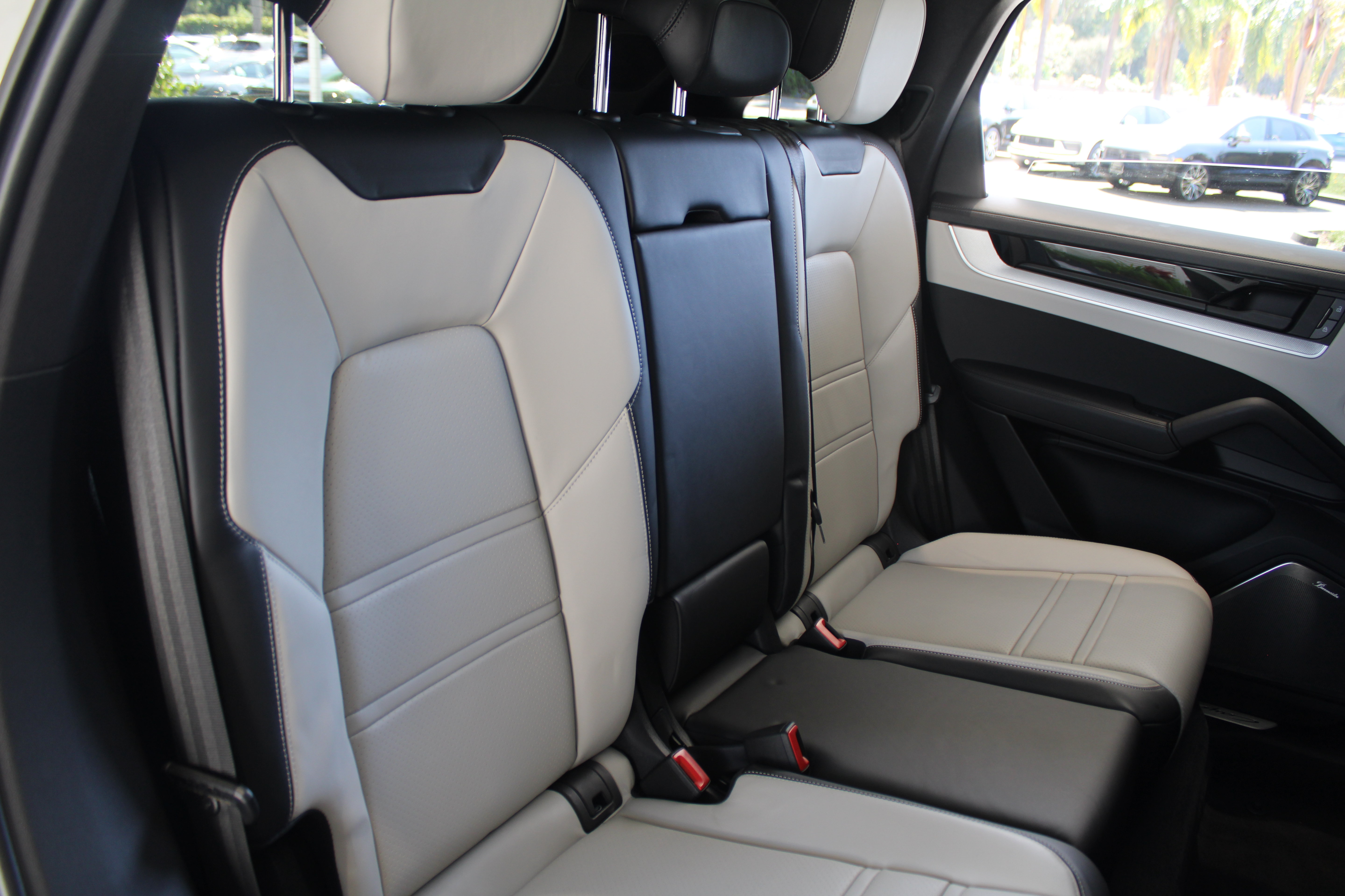 Certified 2025 Porsche Cayenne S AWD/4WD image 31