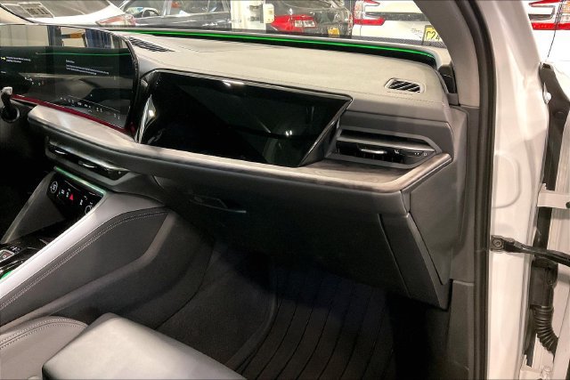 Used 2025 Audi Q5 Premium Plus w/ Premium Plus AWD/4WD image 16