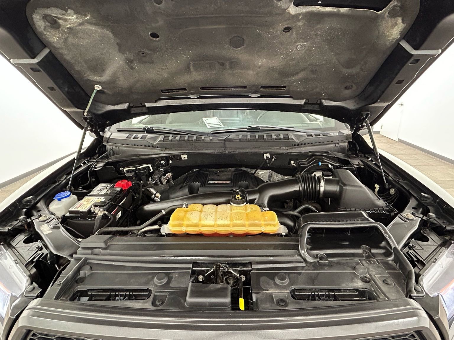 Used 2018 Ford F150 Raptor w/ Equipment Group 802A Luxury image 44