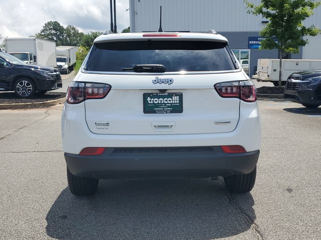 Used 2022 Jeep Compass Latitude FWD image 5