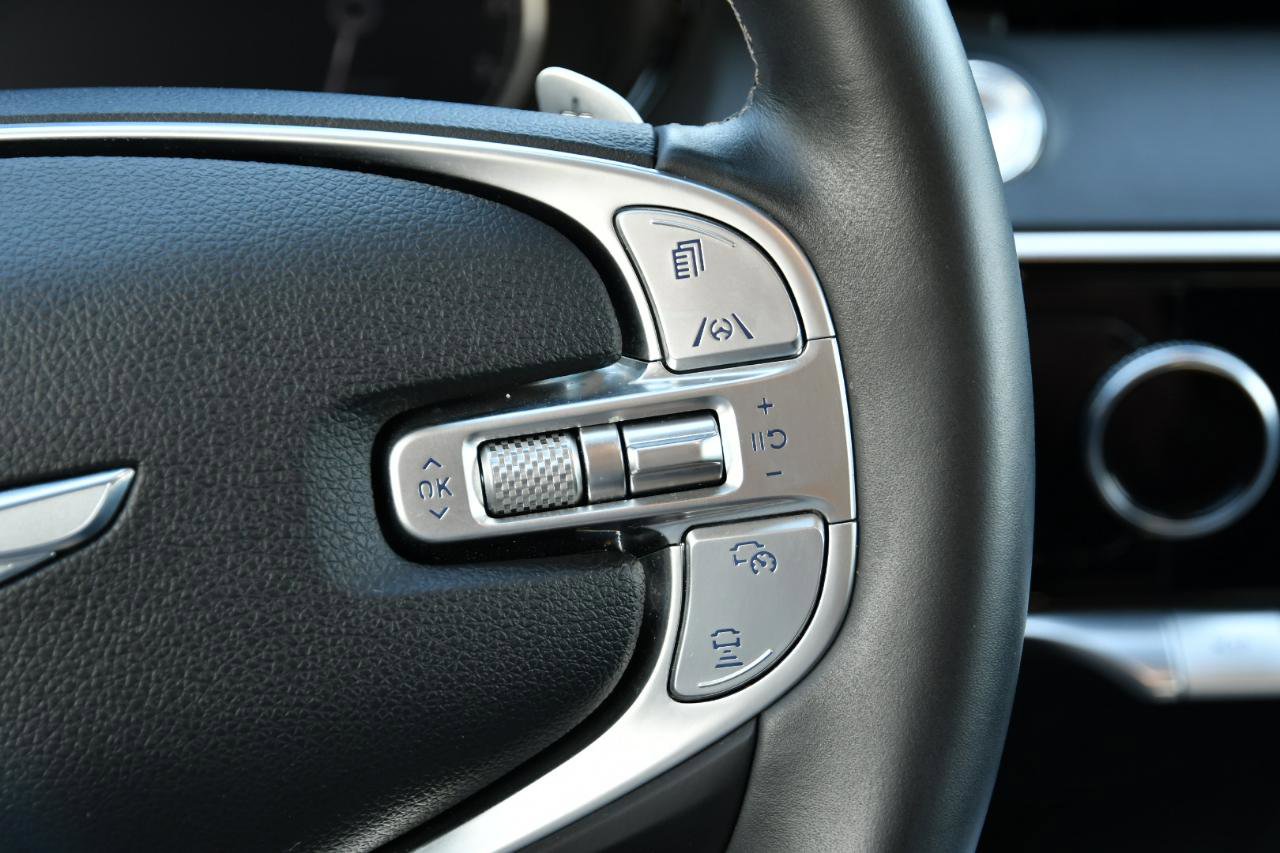Used 2025 Genesis GV70 2.5T image 12
