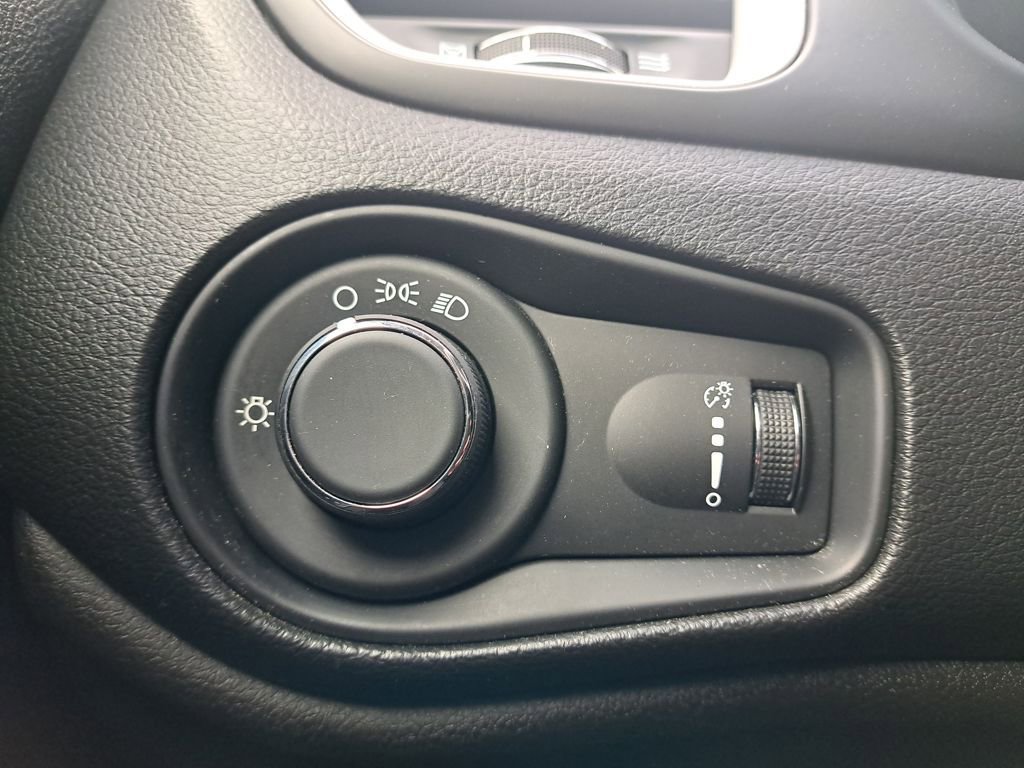 Used 2020 Jeep Renegade Sport w/ Sport Appearance Group AWD/4WD image 25