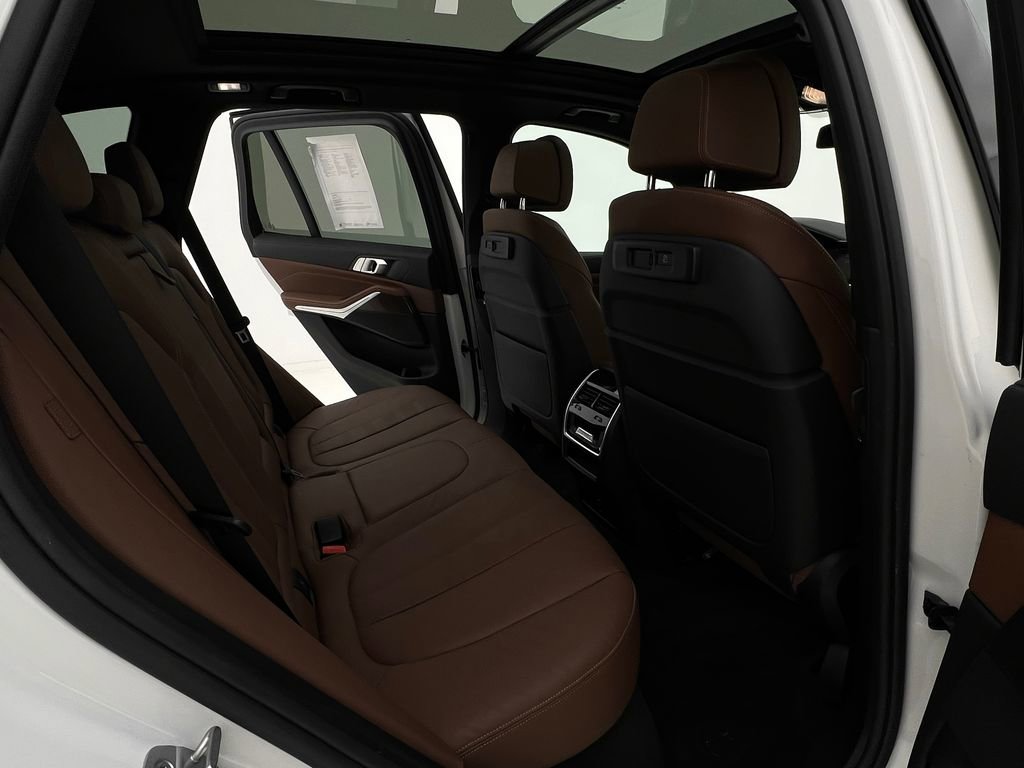 Certified 2022 BMW X5 xDrive40i w/ Luxury Seating Package image 14