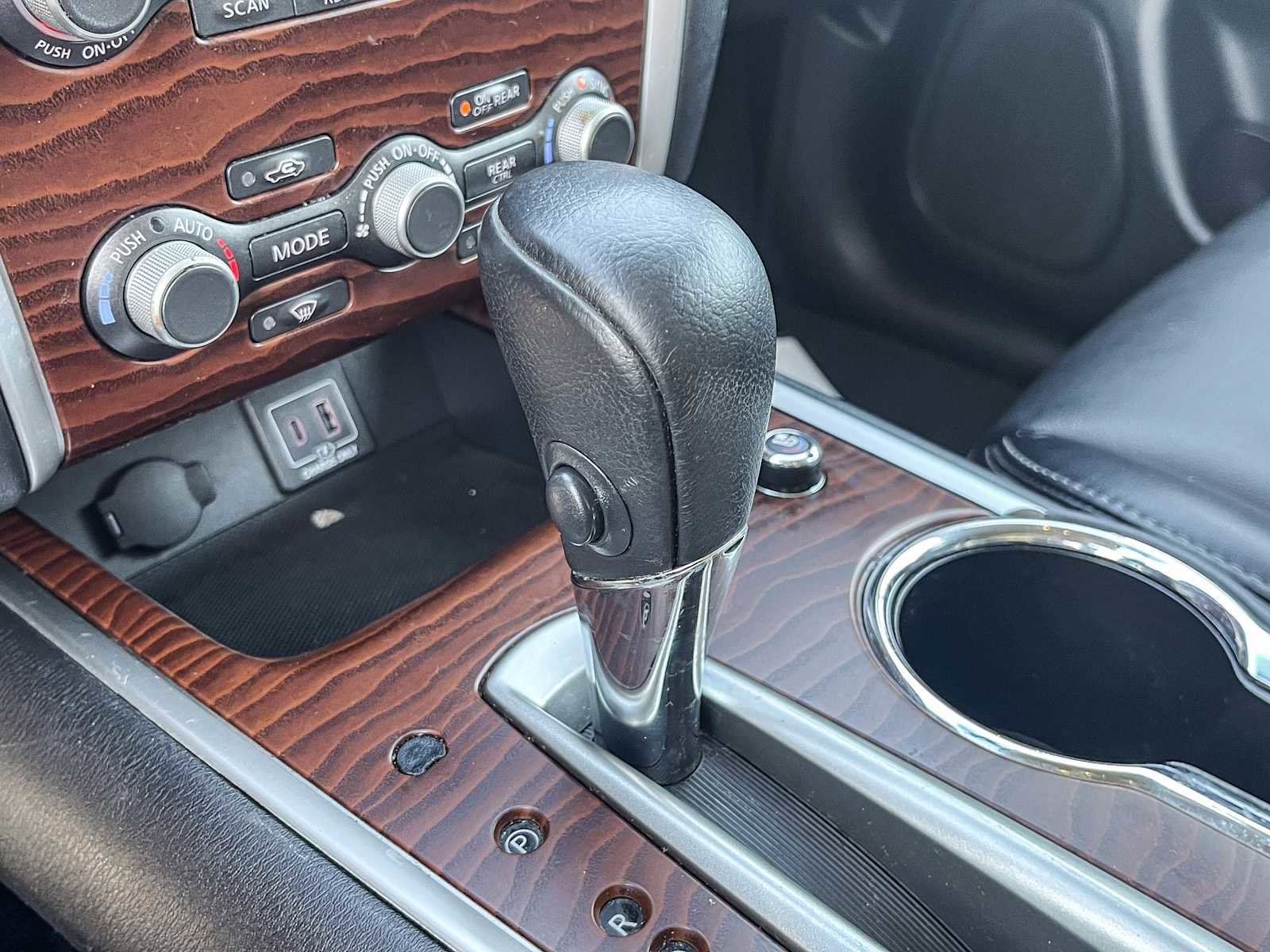 Used 2019 Nissan Pathfinder Platinum w/ Cargo Package image 16