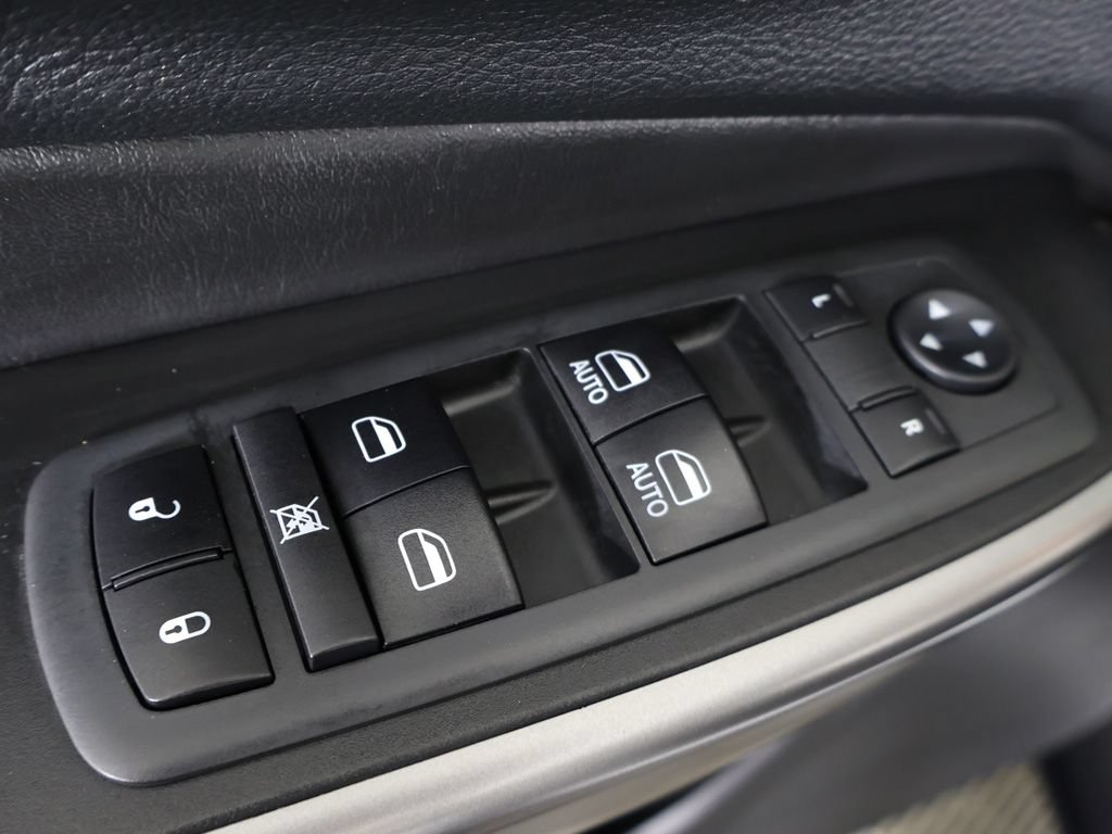 Used 2019 Jeep Cherokee Limited AWD/4WD image 39