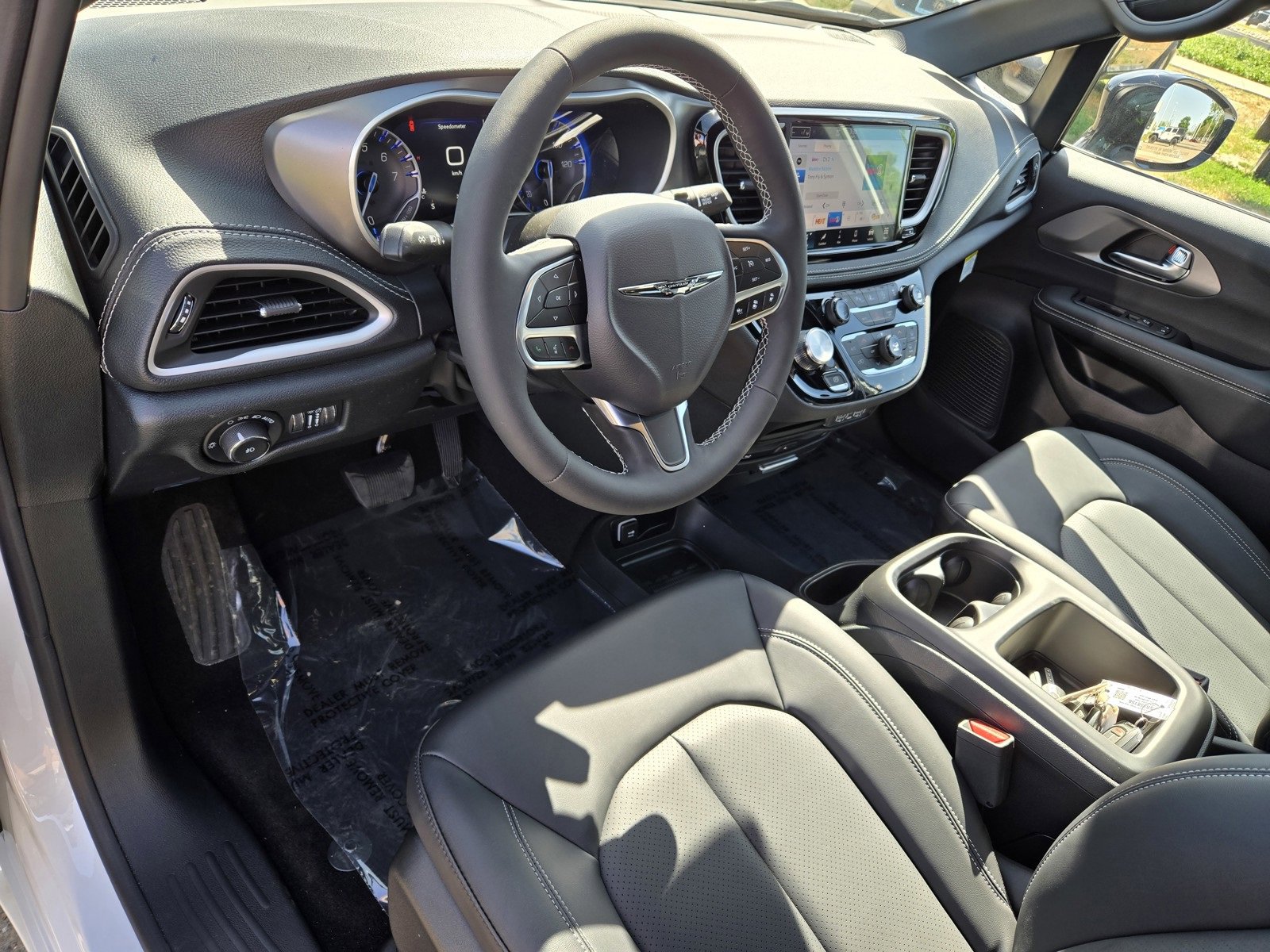 New 2025 Chrysler Pacifica Select w/ Uconnect Theater Family Group image 11