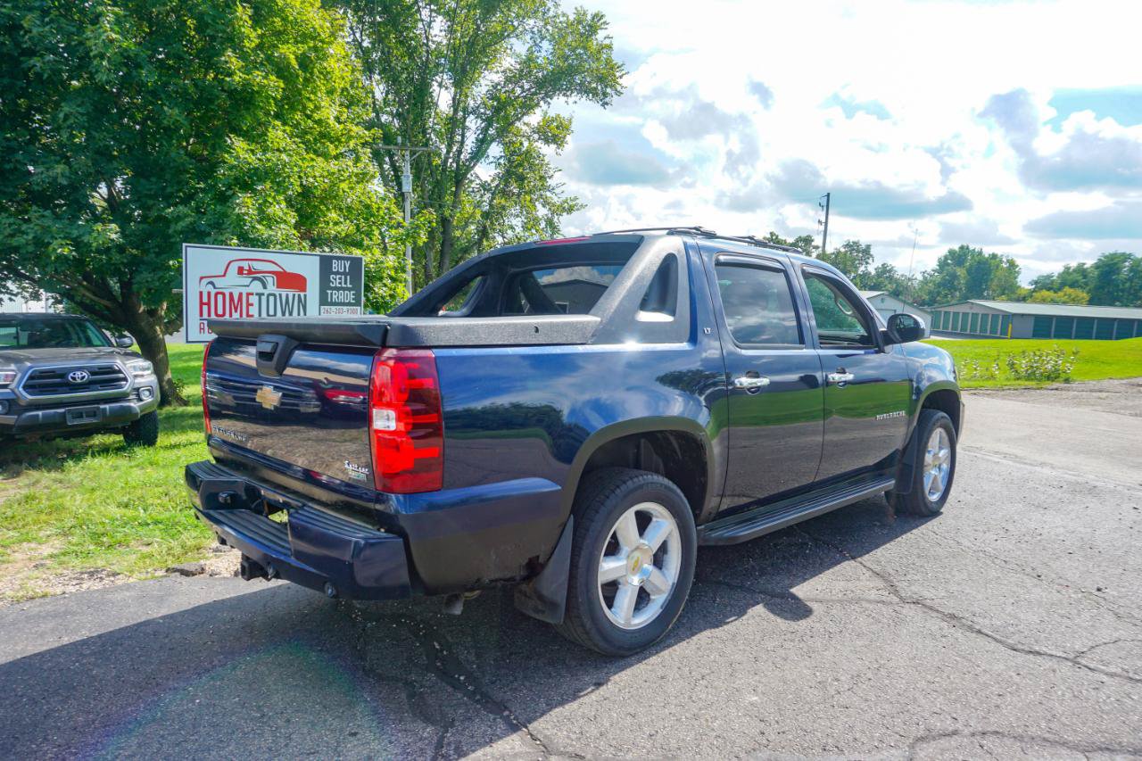 Used 2011 Chevrolet Avalanche LT w/ Luxury Package AWD/4WD image 3