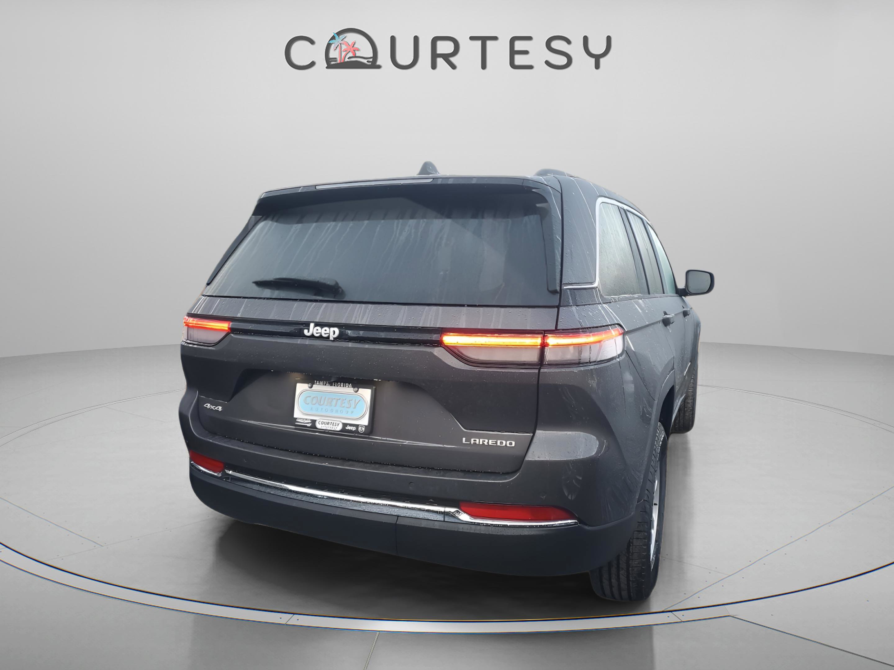 New 2025 Jeep Grand Cherokee Laredo w/ Luxury Tech Group I image 4