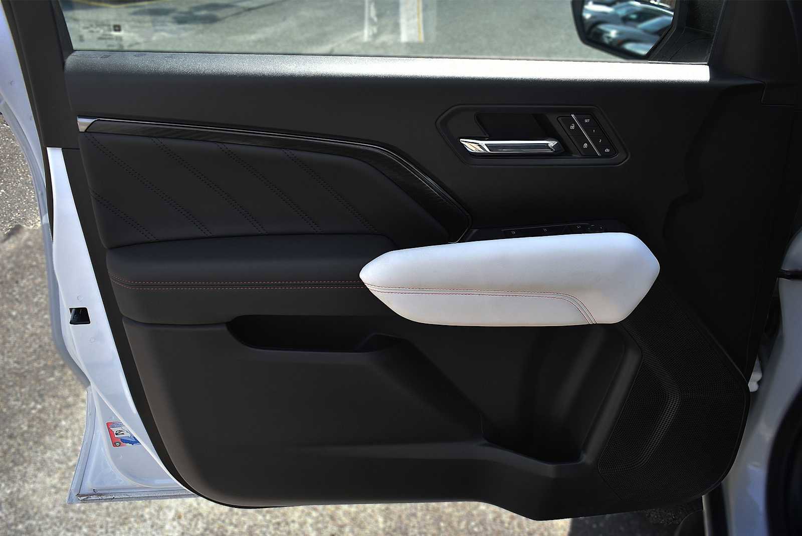 Used 2023 GMC Canyon AT4X image 27