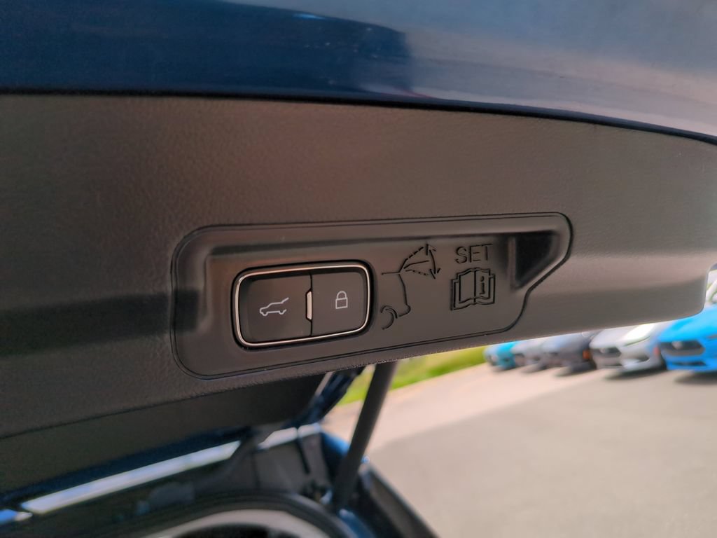 Certified 2022 Ford Explorer XLT w/ Equipment Group 202A RWD image 16