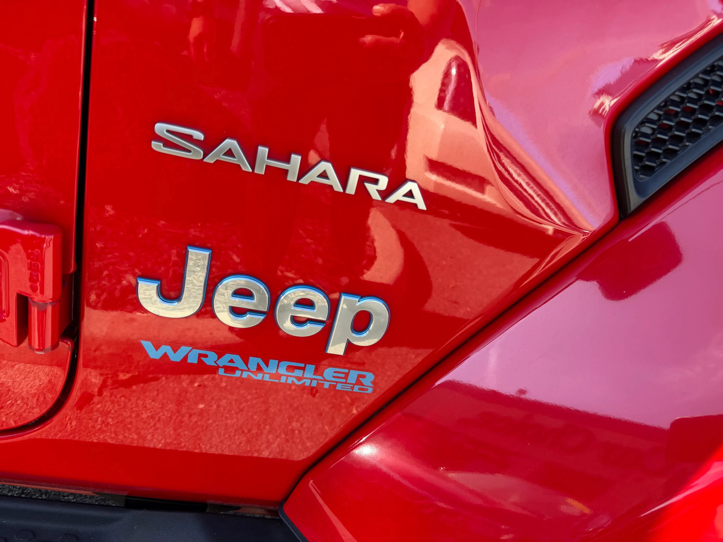 Used 2021 Jeep Wrangler Unlimited Sahara w/ Cold Weather Group AWD/4WD image 24