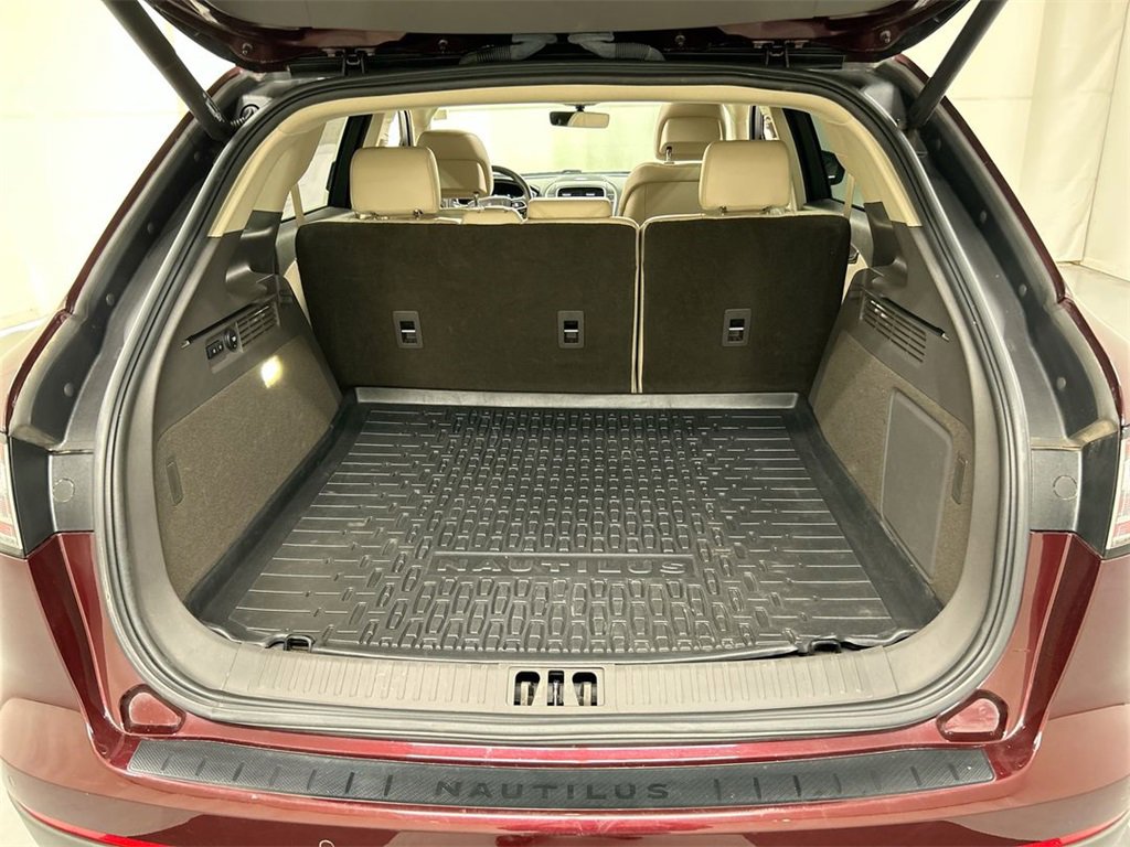 Used 2019 Lincoln Nautilus Reserve image 23