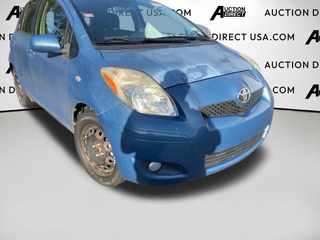 Used 2011 Toyota Yaris 4-Door Hatchback video 2