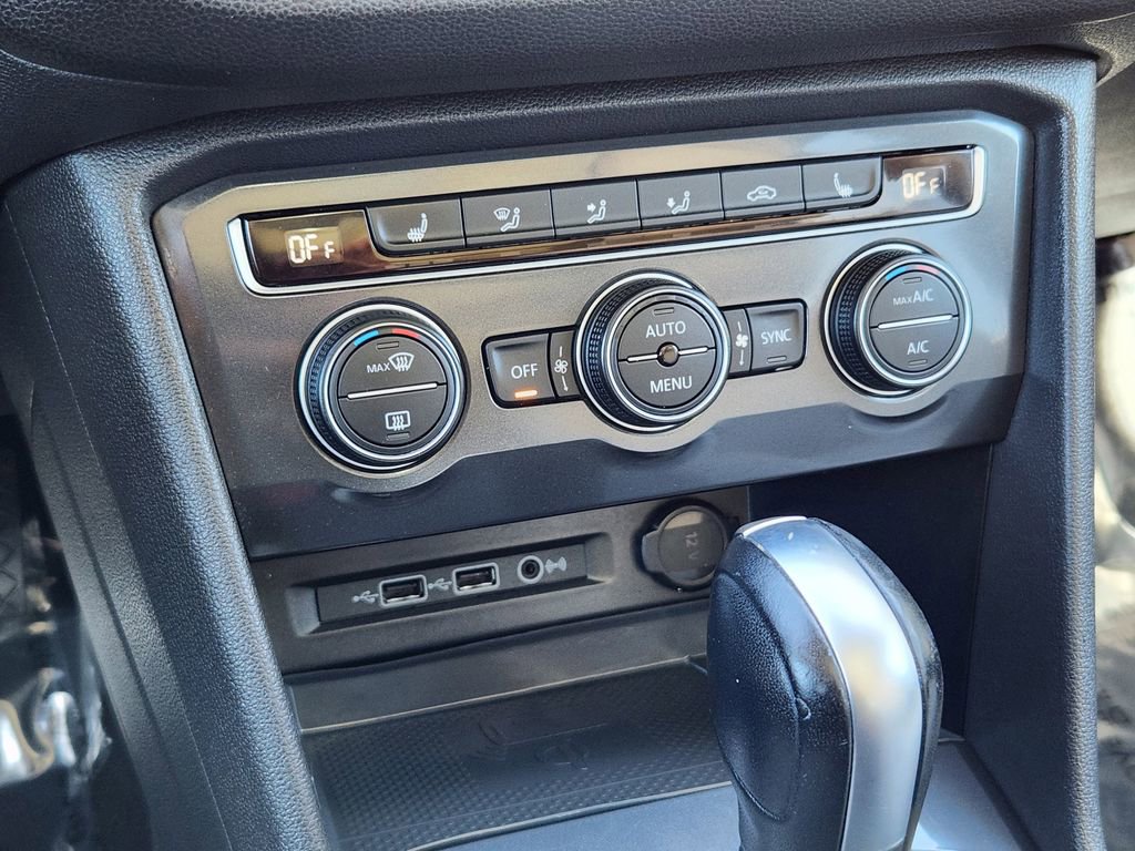 Used 2020 Volkswagen Tiguan SE w/ Panoramic Sunroof Package image 14