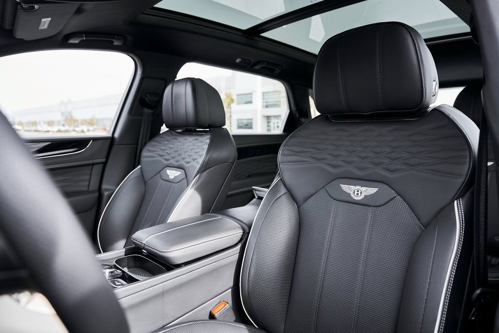Used 2023 Bentley Bentayga Extended Wheelbase AWD/4WD image 45