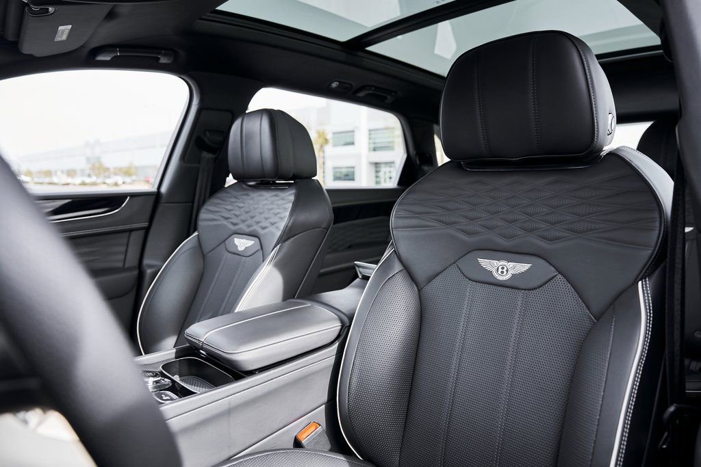Used 2023 Bentley Bentayga Extended Wheelbase AWD/4WD image 45