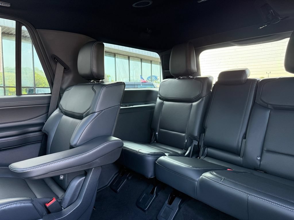 New 2026 Ford Expedition Platinum w/ Stealth Appearance Package AWD/4WD image 22