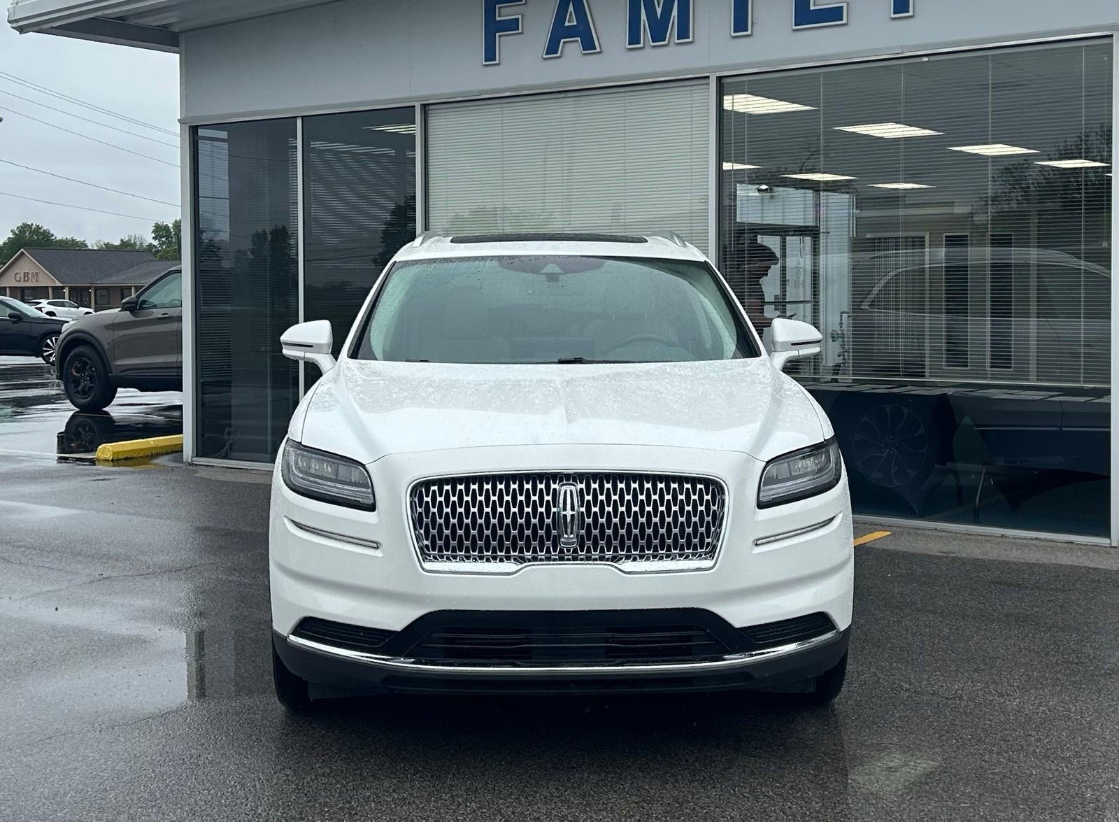 Used 2023 Lincoln Nautilus Reserve AWD/4WD image 2