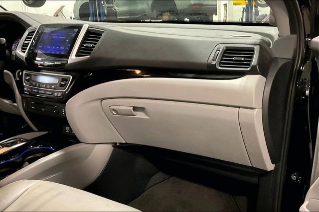 Used 2016 Honda Pilot Touring image 16