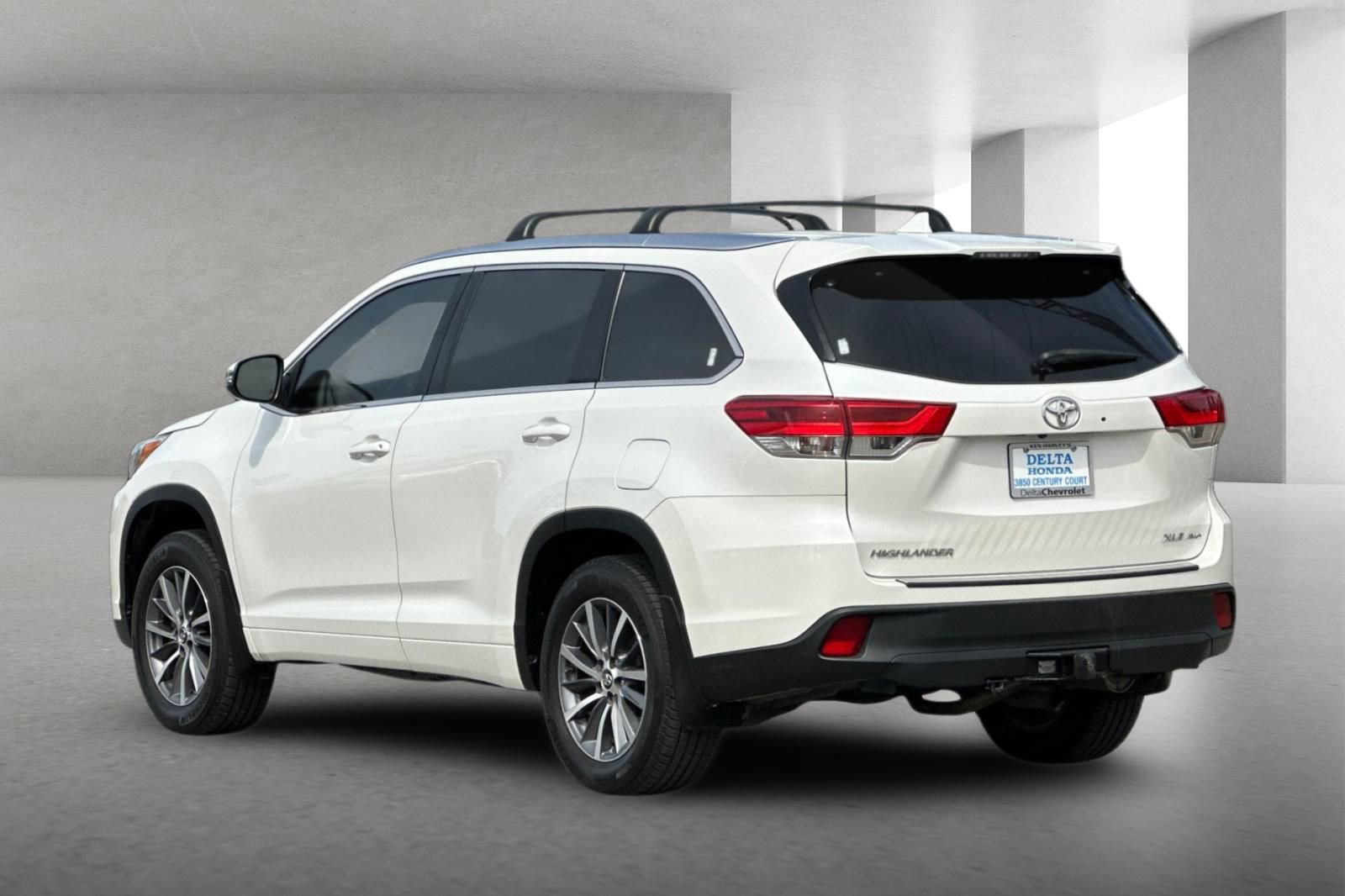 Used 2017 Toyota Highlander XLE image 6