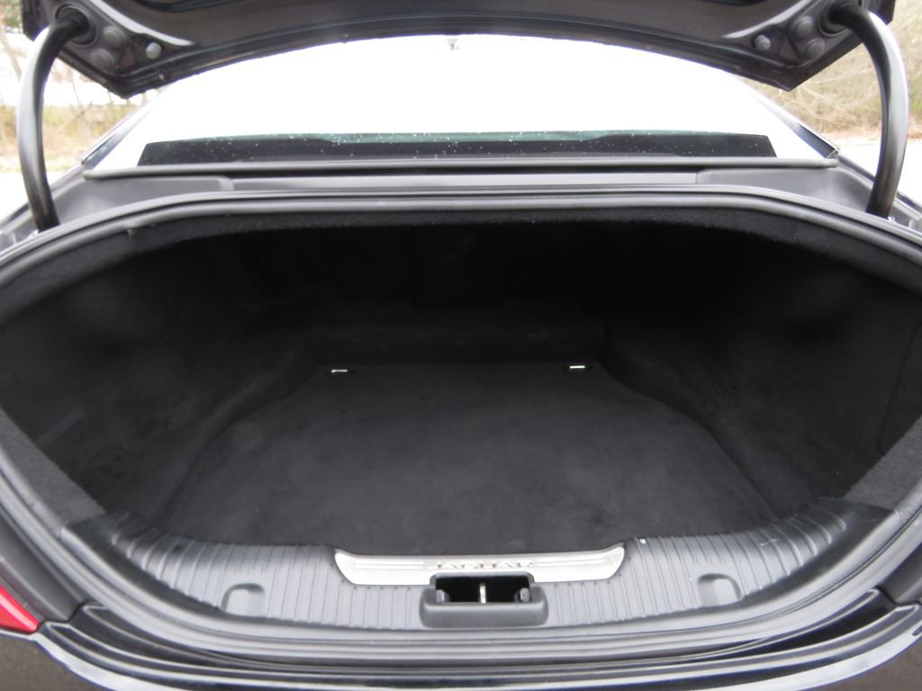 Used 2015 Jaguar XJ AWD image 17
