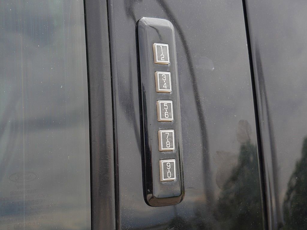 Used 2021 Ford F250 Lariat w/ Lariat Ultimate Package AWD/4WD image 67