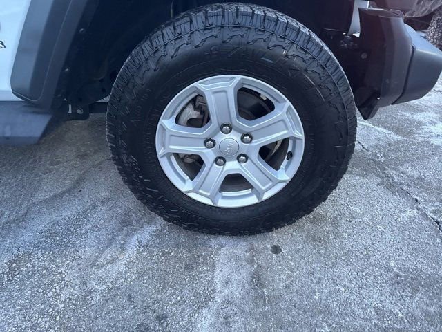 Used 2022 Jeep Wrangler Unlimited Sport image 9