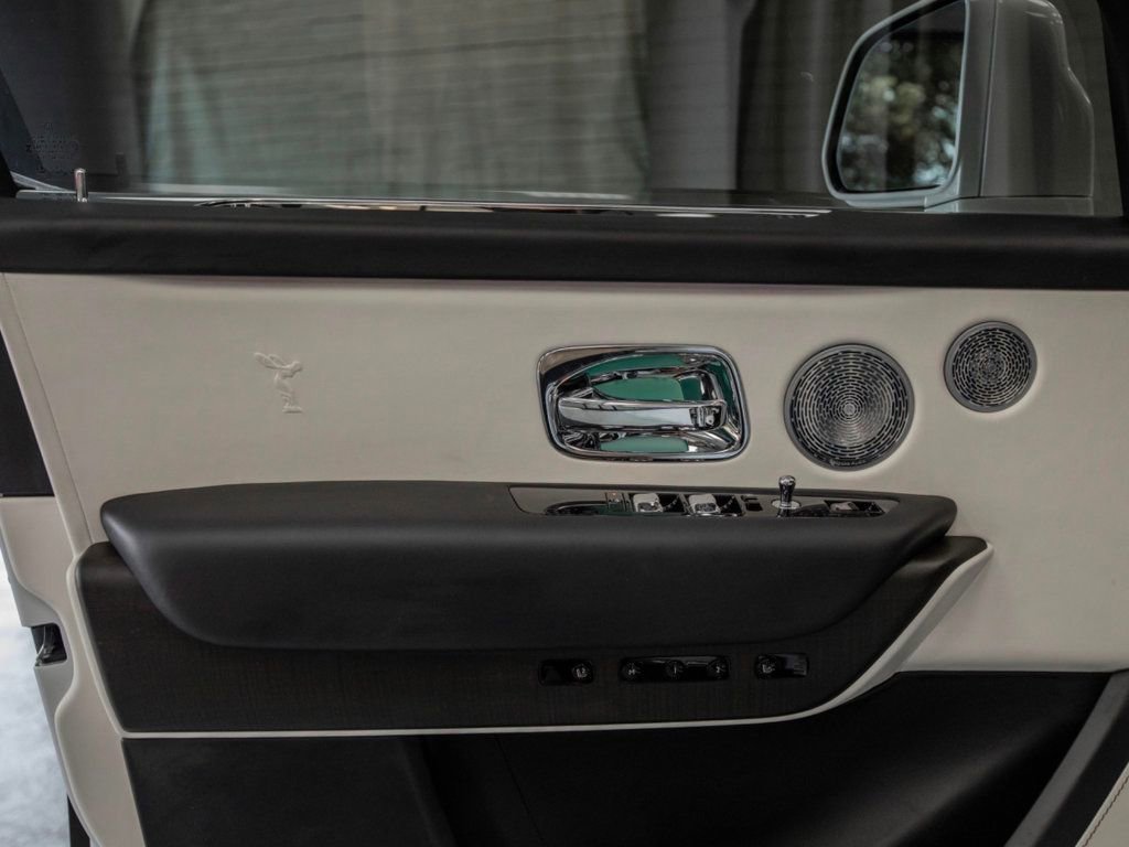 Used 2022 Rolls-Royce Cullinan w/ Cullinan Package image 43