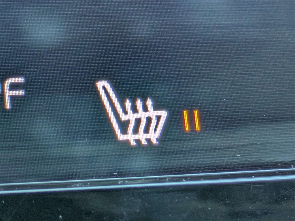 Used 2021 Volvo XC40 T5 Momentum w/ Protection Package Premier image 24