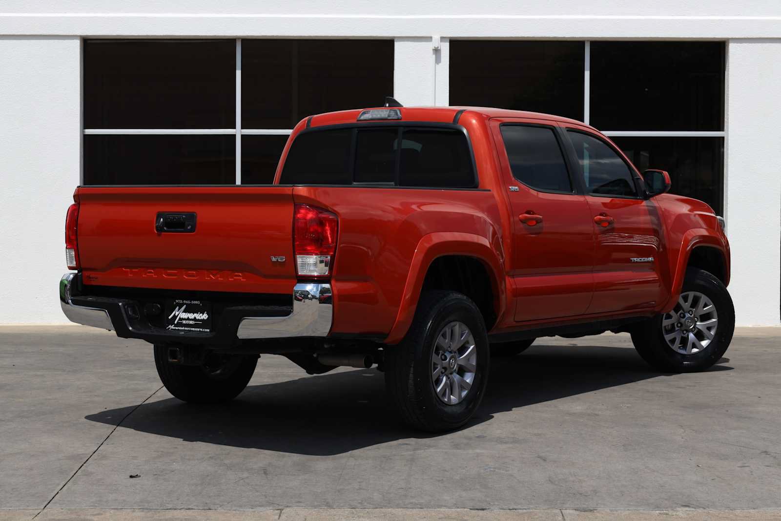 Used 2017 Toyota Tacoma SR5 RWD image 9