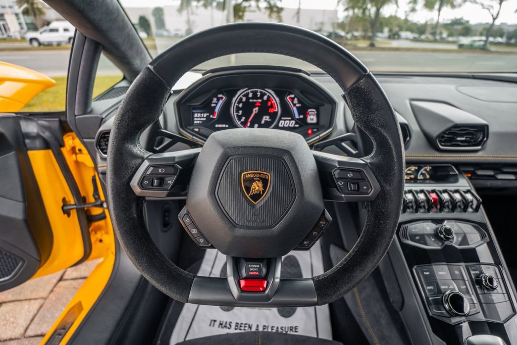 Used 2016 Lamborghini Huracan LP 610-4 image 21