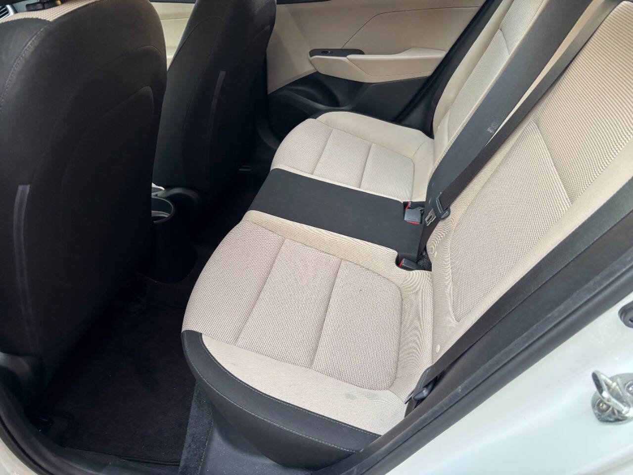 Used 2018 Hyundai Accent SE FWD image 18