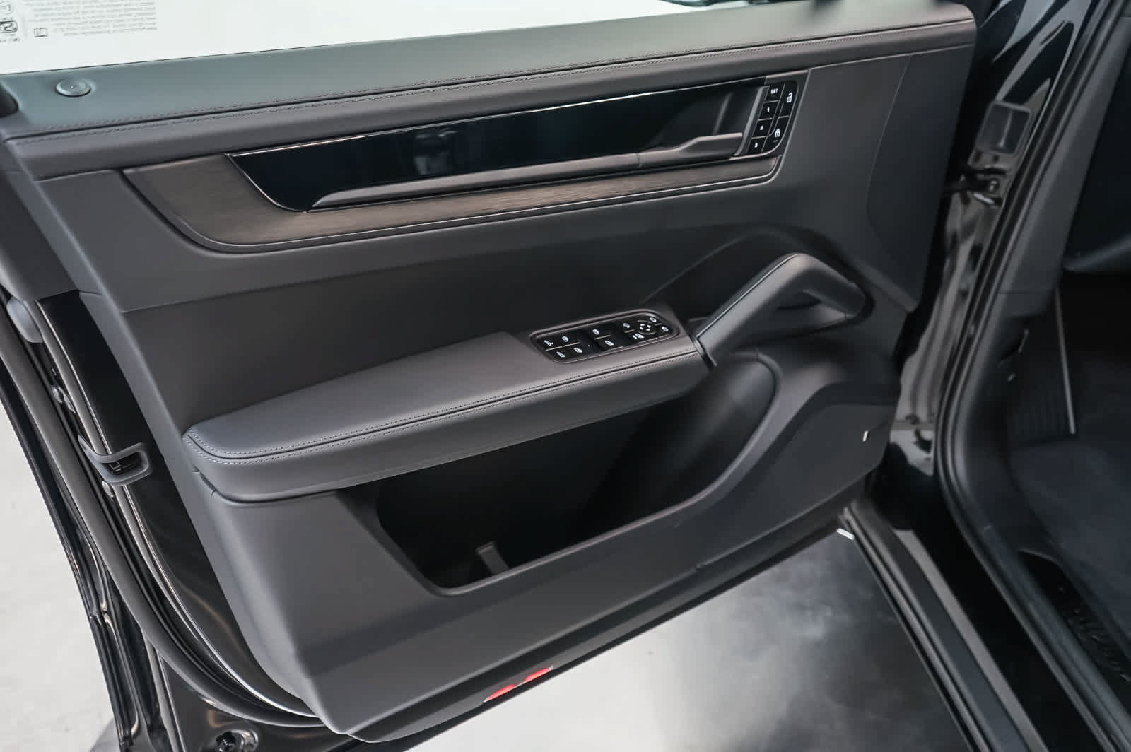 New 2026 Porsche Cayenne GTS AWD/4WD image 27