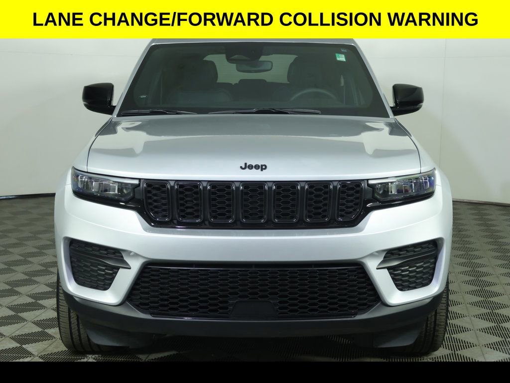 Used 2024 Jeep Grand Cherokee Altitude image 10