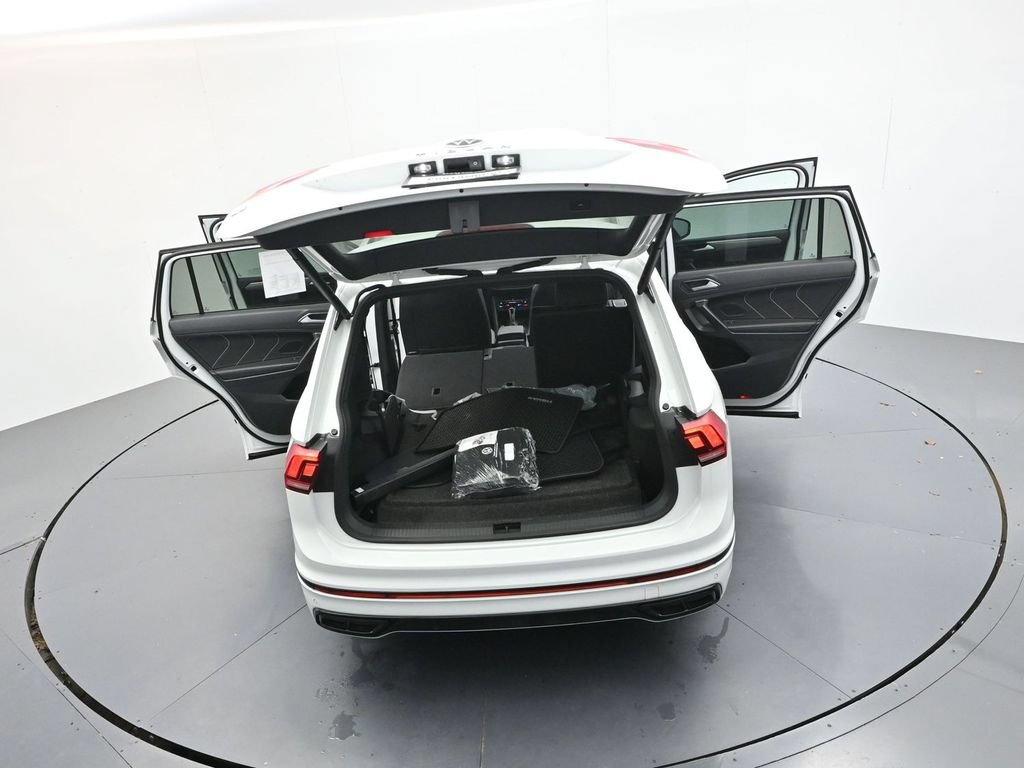 Used 2022 Volkswagen Tiguan SE R-Line FWD image 39