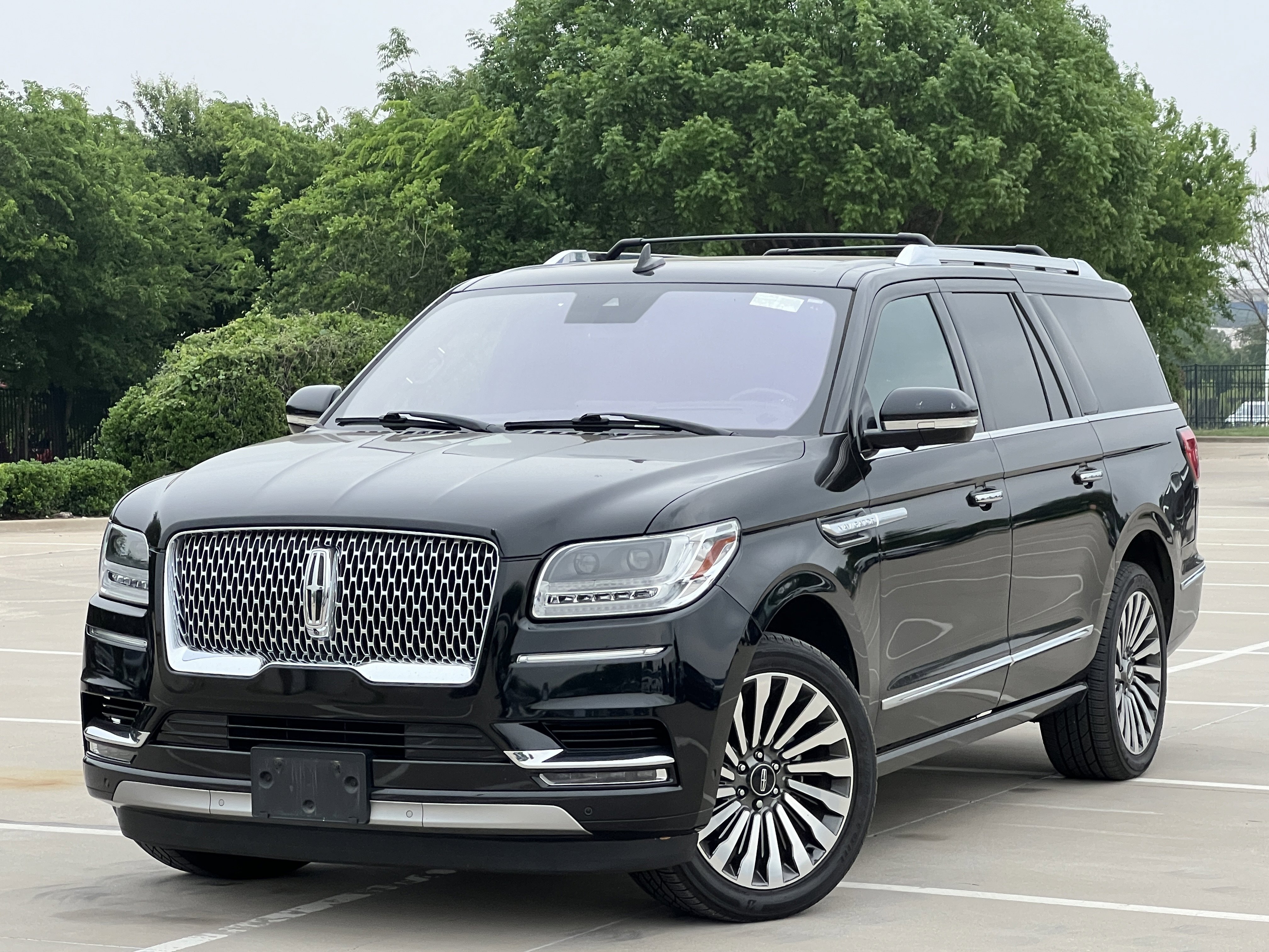 Used 2018 Lincoln Navigator L Reserve w/ Technology Package AWD/4WD image 2