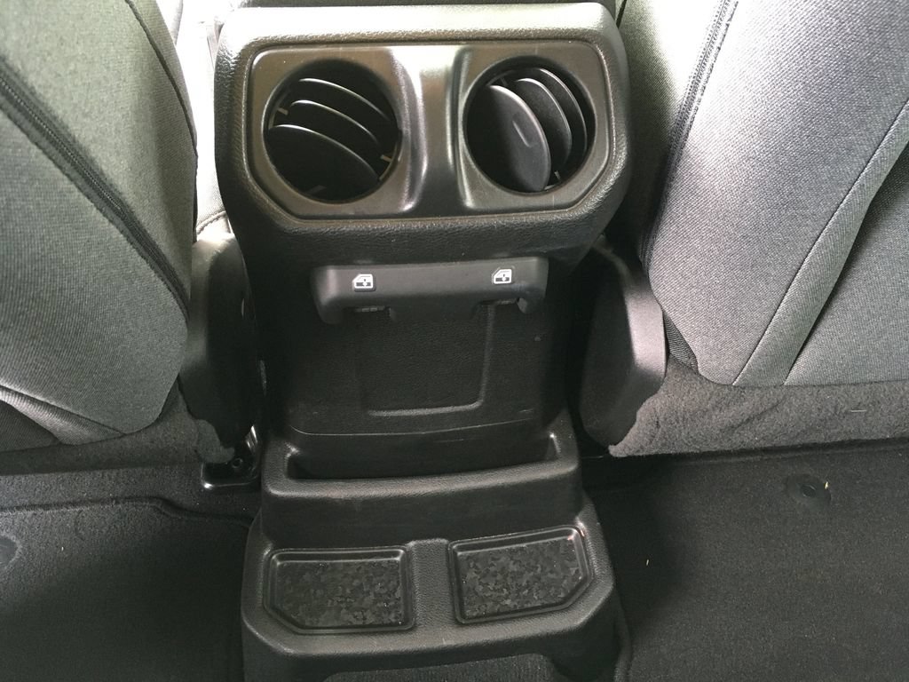 Used 2024 Jeep Wrangler Unlimited AWD/4WD image 27