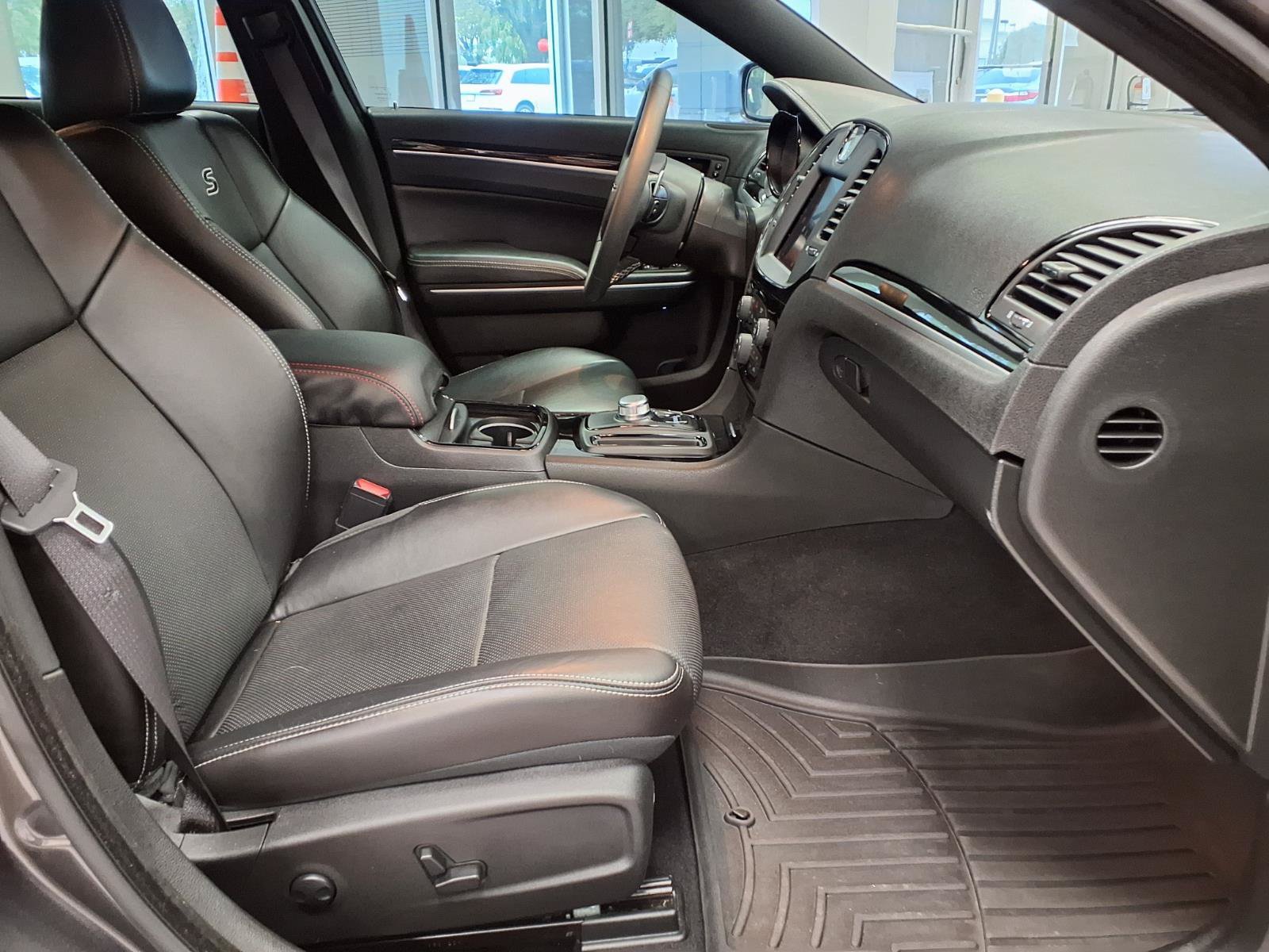 Used 2023 Chrysler 300 S w/ Comfort Group RWD image 10