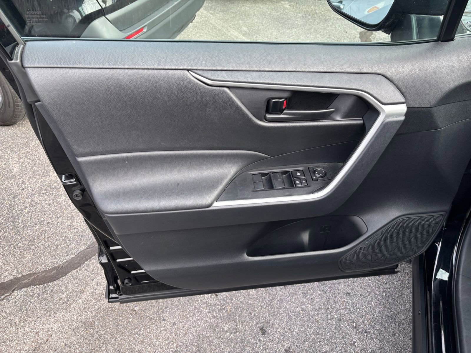 Used 2025 Toyota RAV4 LE image 21